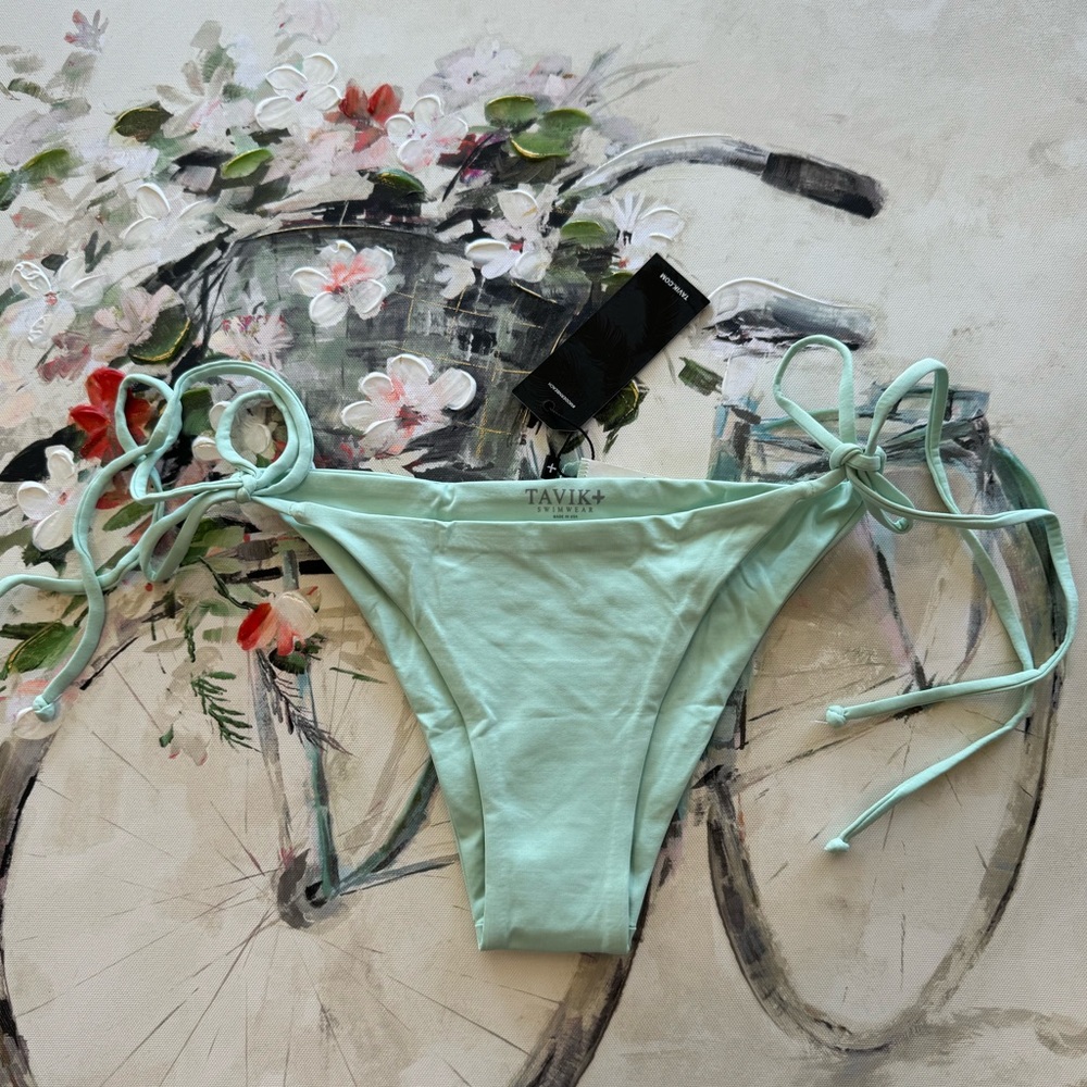 BUNDLE 2 ITEMS FOR $8✨

LAST PRICE🍒🤍 TAVIK swimming bottom 💐